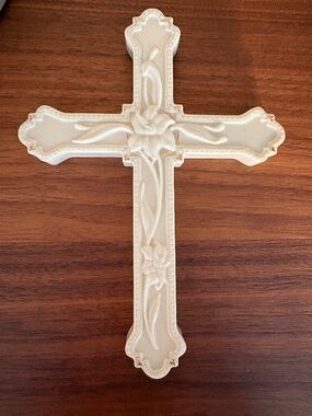 Lenox Lily Cross